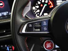 Alfa Romeo Stelvio V6 Bi-Turbo Quadrifoglio - U13069