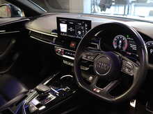 Audi A4 TFSI Black Edition - U13109