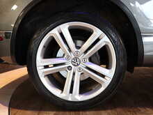 Volkswagen Touareg TDI V6 BlueMotion Tech R-Line Plus - U13131