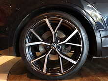 Volkswagen Touareg TSI V6 R - U13161