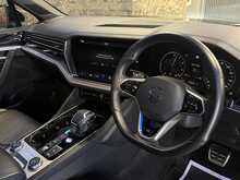 Volkswagen Touareg TSI V6 R - U13161