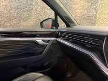 Volkswagen Touareg TSI V6 R - U13161