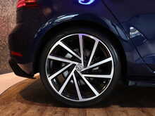 Volkswagen Golf TSI R - U13167
