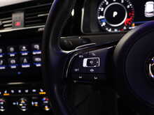 Volkswagen Golf TSI R - U13167