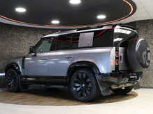 Land Rover Defender 110 SD4 SE - U13303