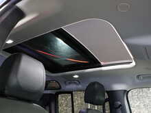 Land Rover Defender 110 SD4 SE - U13303