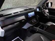 Land Rover Defender 110 SD4 SE - U13303