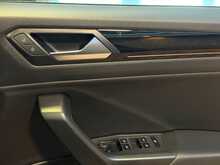 Volkswagen T-Roc TSI R - U13324