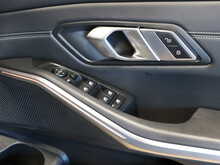 BMW 3 Series 320d MHT M Sport - U13346