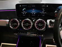 Mercedes-Benz GLB GLB200 AMG Line Night Edition - U13353