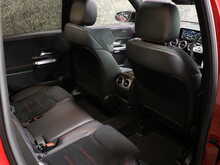 Mercedes-Benz GLB GLB200 AMG Line Night Edition - U13353