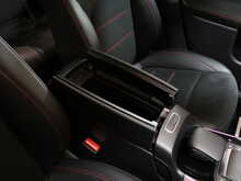 Mercedes-Benz GLB GLB200 AMG Line Night Edition - U13353