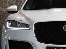 Jaguar F-PACE D240 Chequered Flag - U13397