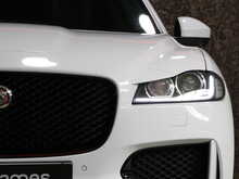 Jaguar F-PACE D240 Chequered Flag - U13397