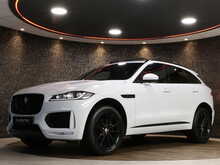 Jaguar F-PACE D240 Chequered Flag - U13397