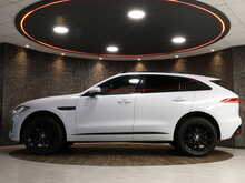 Jaguar F-PACE D240 Chequered Flag - U13397