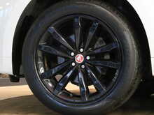 Jaguar F-PACE D240 Chequered Flag - U13397