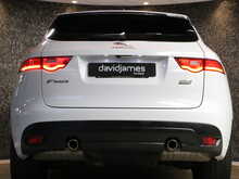 Jaguar F-PACE D240 Chequered Flag - U13397