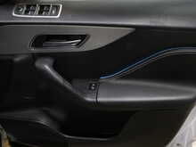 Jaguar F-PACE D240 Chequered Flag - U13397