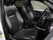 Jaguar F-PACE D240 Chequered Flag - U13397