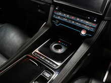 Jaguar F-PACE D240 Chequered Flag - U13397