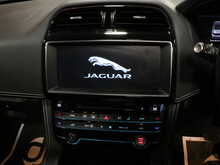 Jaguar F-PACE D240 Chequered Flag - U13397