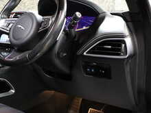 Jaguar F-PACE D240 Chequered Flag - U13397