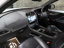 Jaguar F-PACE D240 Chequered Flag - U13397