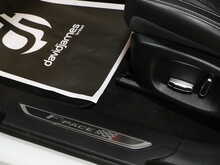 Jaguar F-PACE D240 Chequered Flag - U13397