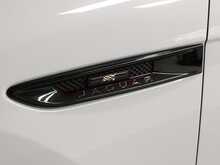 Jaguar F-PACE D240 Chequered Flag - U13397