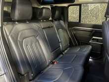 Land Rover Defender 110 D300 MHEV SE - U13399