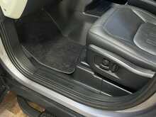 Land Rover Defender 110 D300 MHEV SE - U13399