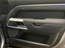 Land Rover Defender 110 D300 MHEV SE - U13399