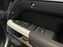 Land Rover Defender 110 D300 MHEV SE - U13399