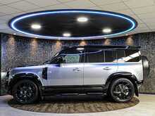 Land Rover Defender 110 D300 MHEV SE - U13399