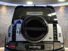 Land Rover Defender 110 D300 MHEV SE - U13399