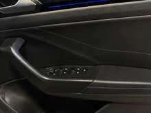 Volkswagen T-Roc TSI R Black Edition - U13537