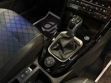 Volkswagen T-Roc TSI R Black Edition - U13537