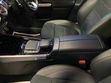 Mercedes-Benz GLB GLB200 AMG Line Night Edition - U13601