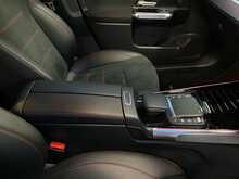 Mercedes-Benz GLB GLB200 AMG Line Night Edition - U13601