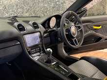 Porsche 718 Cayman GT4 - U13614