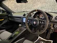 Porsche 718 Cayman GT4 - U13614