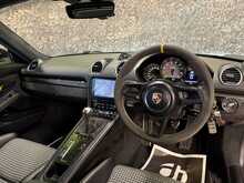 Porsche 718 Cayman GT4 - U13614