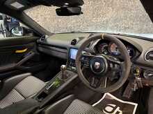 Porsche 718 Cayman GT4 - U13614