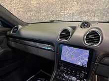 Porsche 718 Cayman GT4 - U13614