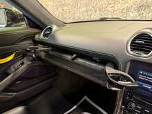 Porsche 718 Cayman GT4 - U13614