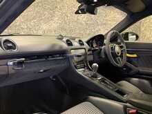 Porsche 718 Cayman GT4 - U13614