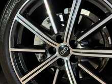 Audi A6 Avant TFSI Black Edition - U13693