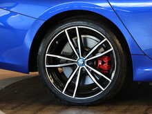 BMW 3 Series 330e M Sport - U13708