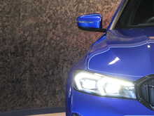 BMW 3 Series 330e M Sport - U13708